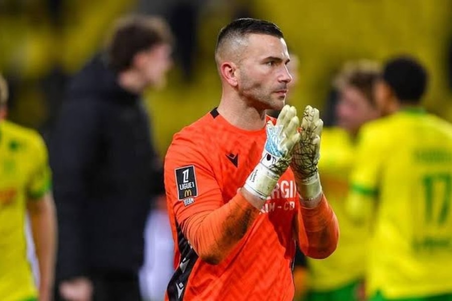 Thủ môn ăn vạ vì lễ Ramadan