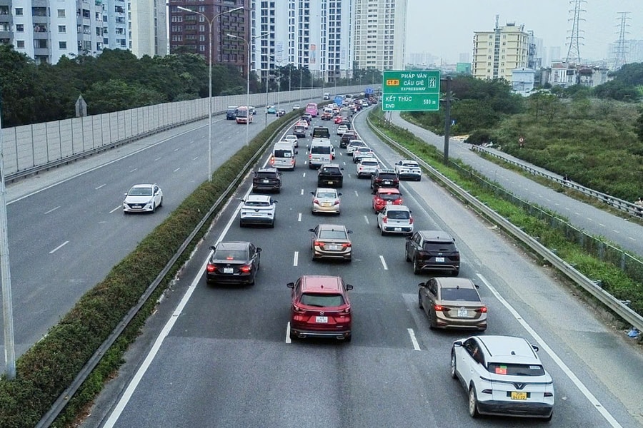 'Cứ ôm làn trái cao tốc nếu bạn không coi trọng mạng sống'