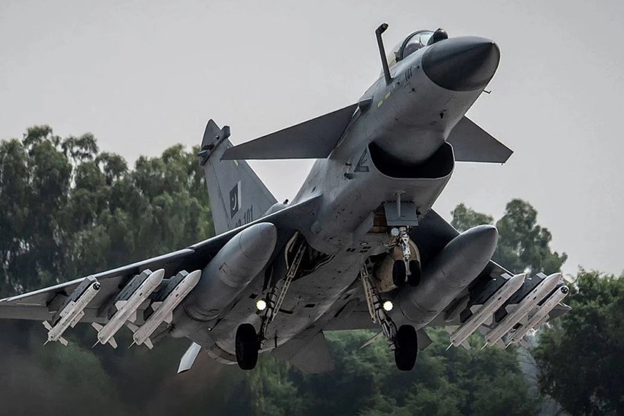 Pakistan tuyên bố 'chiến tranh không hạn chế' với Afghanistan