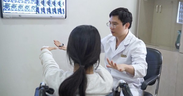 Phép màu y học giữa đời thường: Bác sĩ Vinmec “hồi sinh” đôi chân cho bé gái liệt hoàn toàn