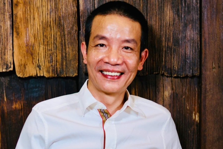 Nhạc sĩ Nguyễn Vĩnh Tiến trở thành y sĩ ở tuổi 52