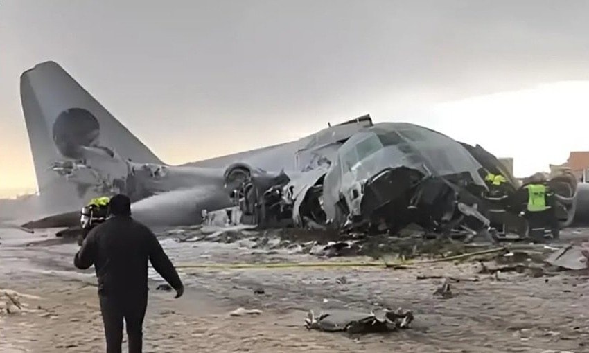 Vận tải cơ chở tiền gặp nạn, 15 người chết