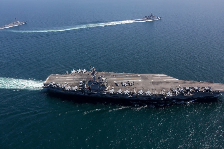 Iran phóng 4 tên lửa đạn đạo tấn công tàu sân bay Mỹ USS Abraham Lincoln