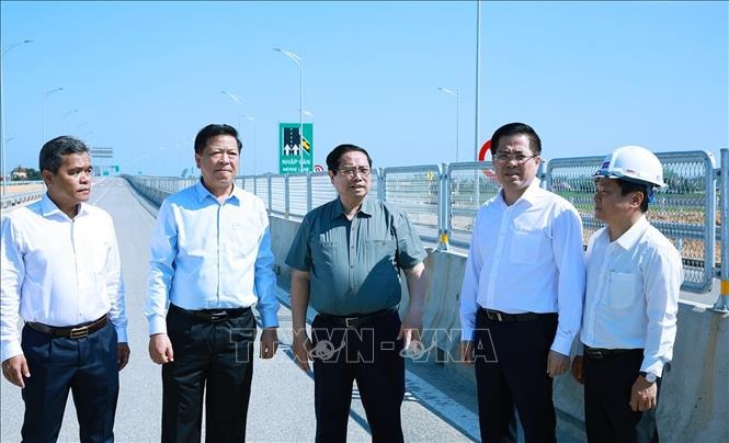 Thủ tướng kiểm tra công trình giao thông trọng điểm từ Quảng Ngãi đến Khánh Hoà