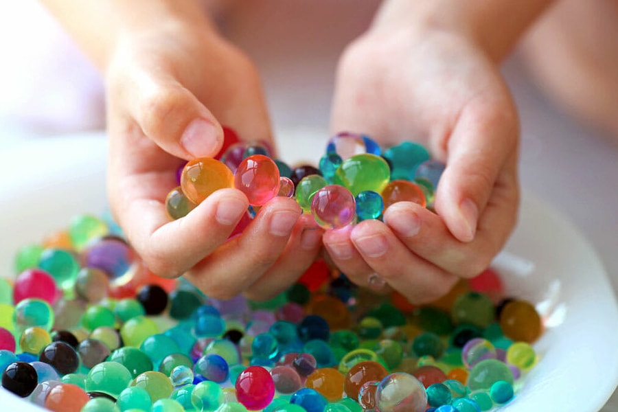 Trẻ nuốt phải hạt nở có bị tắc ruột?