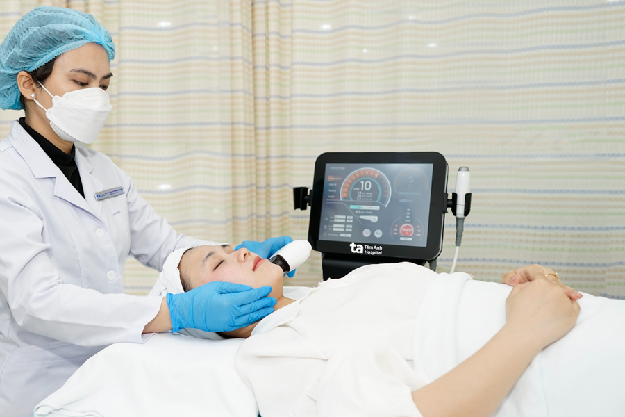 Làm thế nào giảm da chảy xệ, nọng cằm sau sinh?