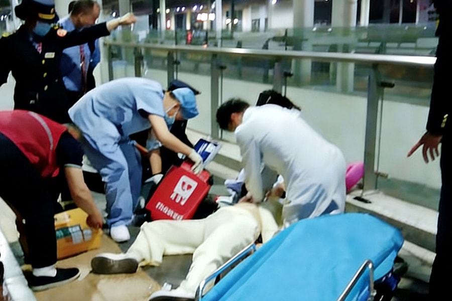 Nữ sinh ngưng tim sau 31 tiếng ngồi tàu ghế cứng