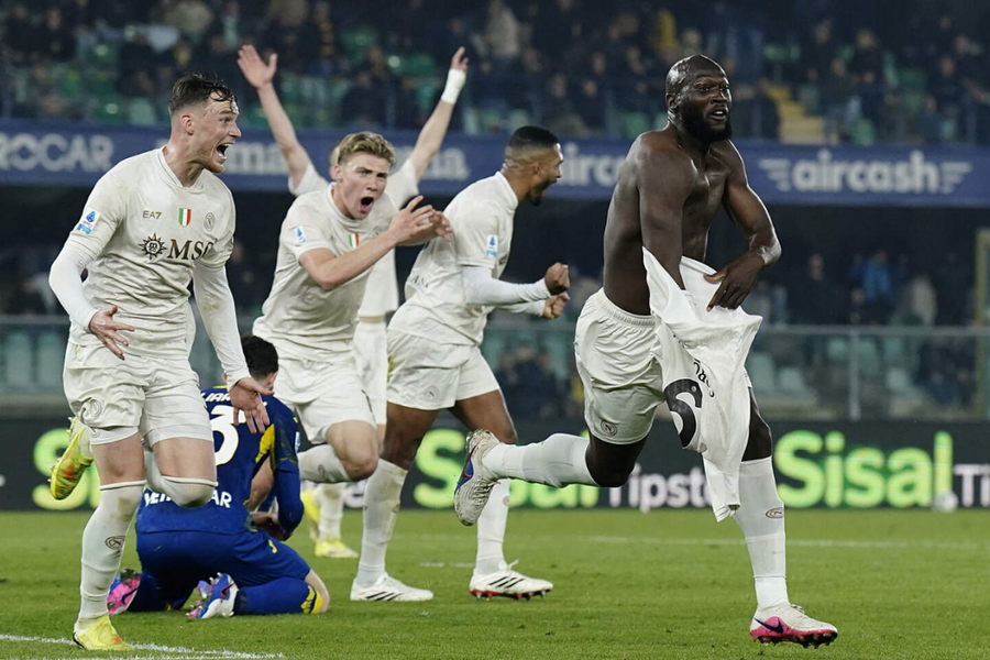 Lukaku bật khóc sau bàn thắng giải cơn khát 9 tháng