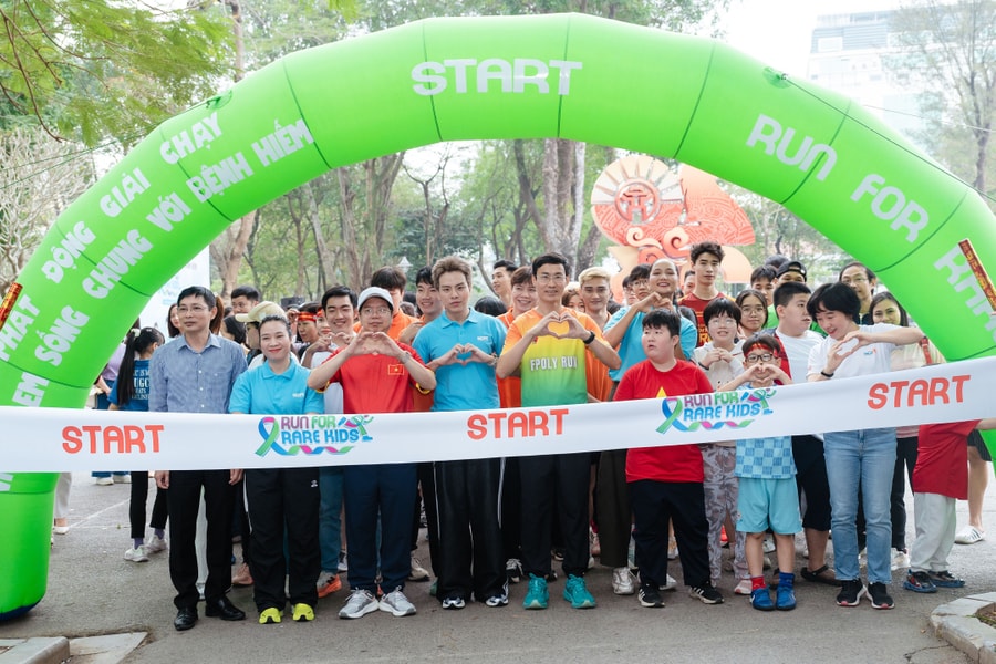 Các y bác sĩ chạy gây quỹ cho trẻ bệnh hiếm