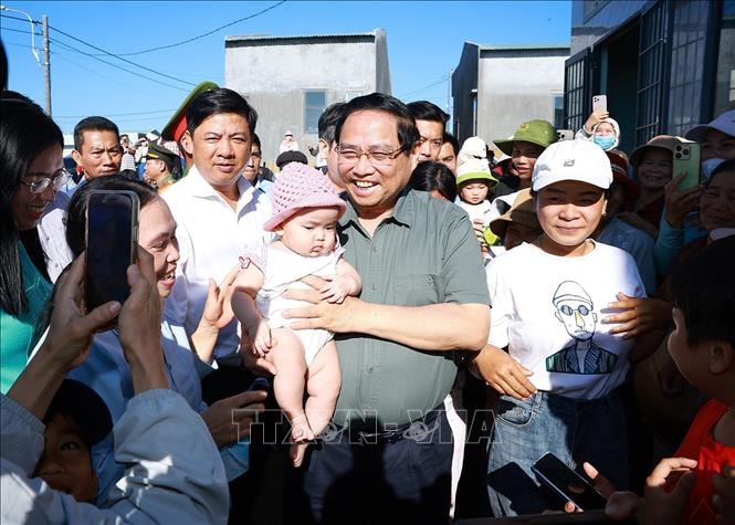 Thủ tướng thăm nhân dân Khu Tái định cư xã Tuy An Tây, phía Đông tỉnh Đắk Lắk