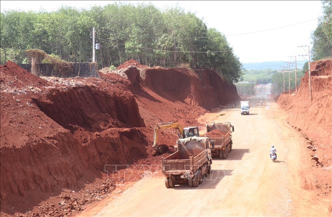 Chủ tịch tỉnh Đồng Nai chỉ đạo xác minh vụ nhiều nhà dân 'treo cao' ven đường ĐT.753
