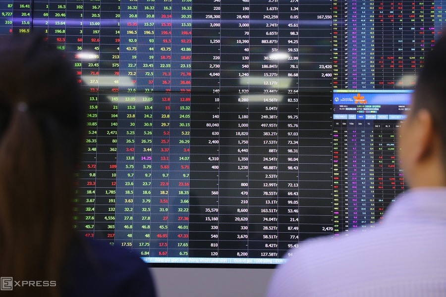 Áp lực điều chỉnh khi chứng khoán tiệm cận vùng 1.900 điểm