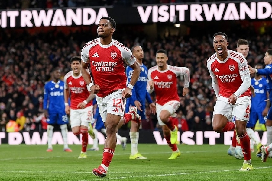 Arsenal thắng Chelsea nhờ phạt góc