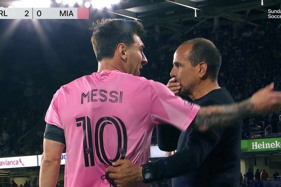 Messi khiêu khích đối thủ sau khi ghi bàn