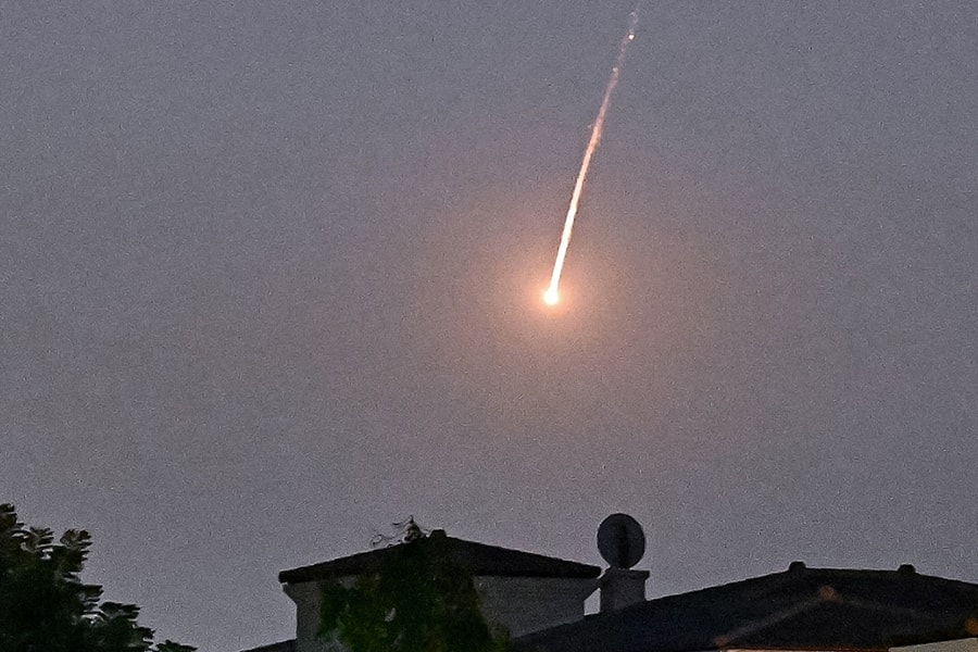 Giới thượng lưu ở Dubai ngỡ tên lửa Iran là pháo hoa