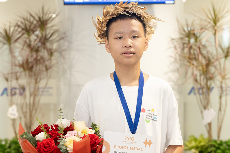 Cậu học trò thi vượt cấp, giành huy chương Olympic AI thế giới
