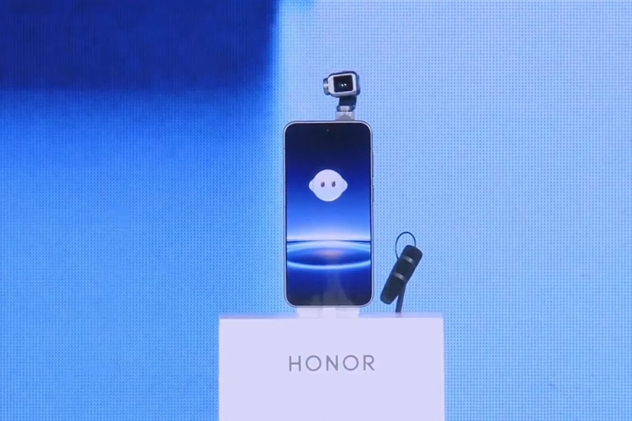 Robot Phone của Honor trình diễn trên sân khấu