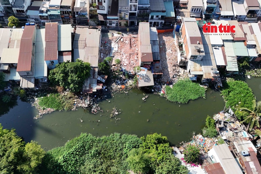 TP Hồ Chí Minh: Hơn 34.600 căn nhà trên, ven sông, kênh rạch cần được di dời