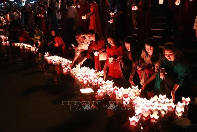 Ngày Rằm tri ân bên dòng Thạch Hãn