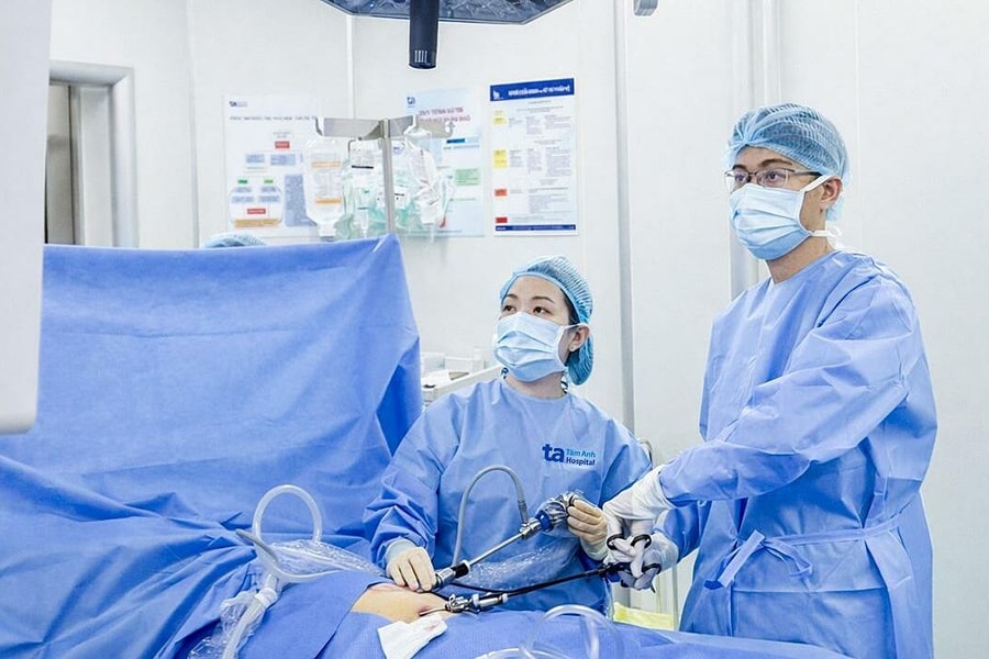 Bé trai vỡ ruột thừa, áp xe ổ bụng