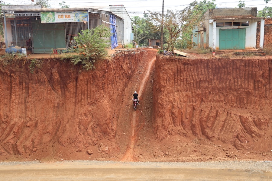 Đồng Nai lên phương án di dời 8 hộ dân chêch vênh bên tỉnh lộ