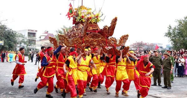 Mãn nhãn màn 'kiệu bay' tại lễ hội truyền thống Từ Lương Xâm 2026