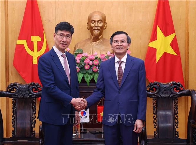 Phối hợp với Samsung Việt Nam triển khai chương trình đào tạo, bồi dưỡng cán bộ lãnh đạo