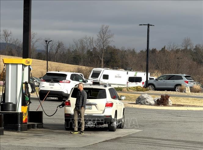 Giá dầu leo đỉnh 14 tháng khi xung đột Trung Đông đe dọa nguồn cung