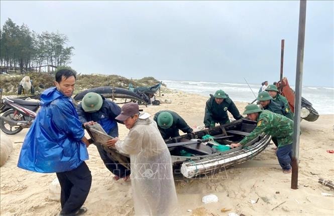 Triển khai các biện pháp khắc phục tình trạng sạt lở bờ biển