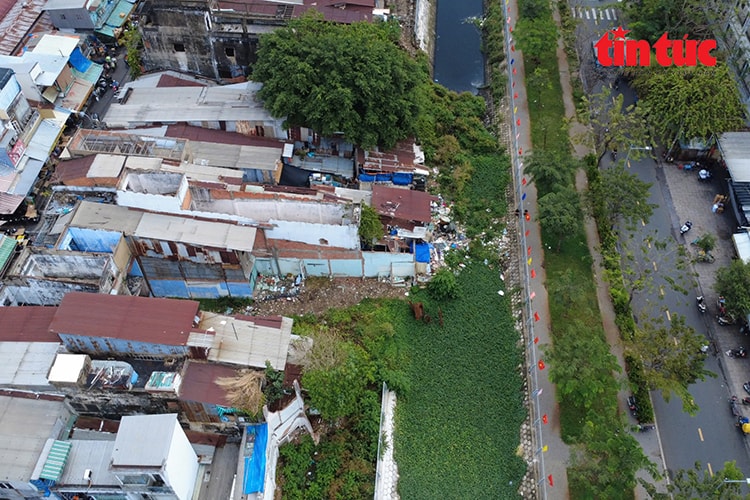 TP Hồ Chí Minh: Kênh Hàng Bàng thay 'áo mới' nhưng chưa đồng đều