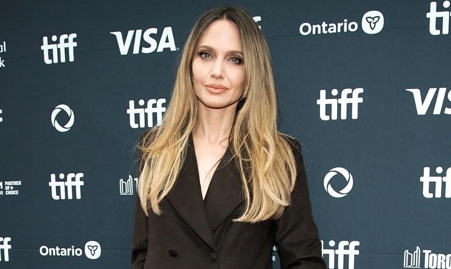 Đời sống tình cảm của Angelina Jolie sau ly hôn
