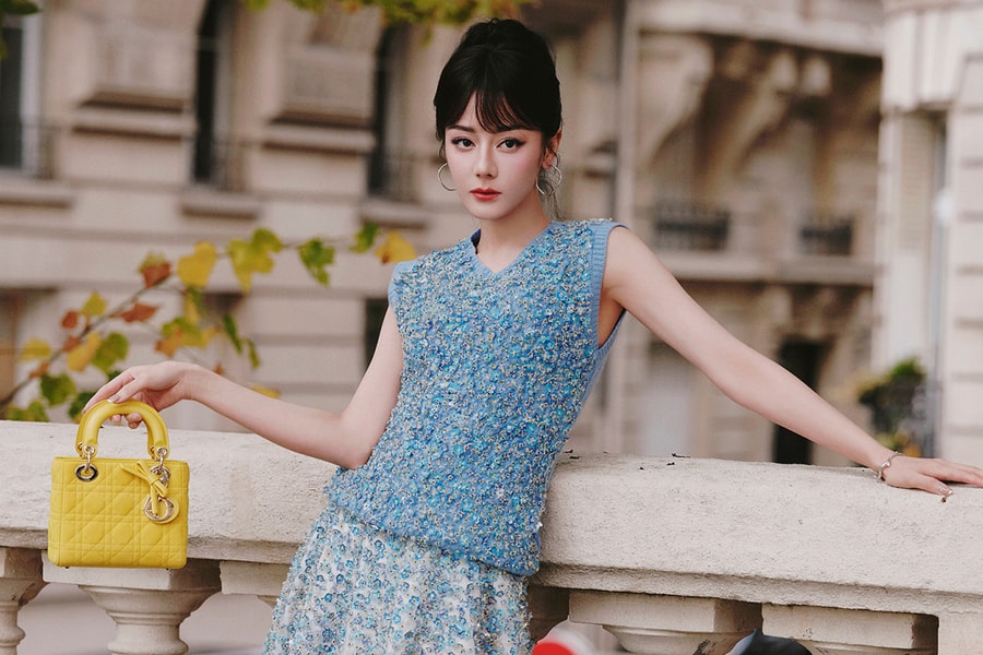 Địch Lệ Nhiệt Ba lỡ show Dior vì mắc kẹt ở Dubai