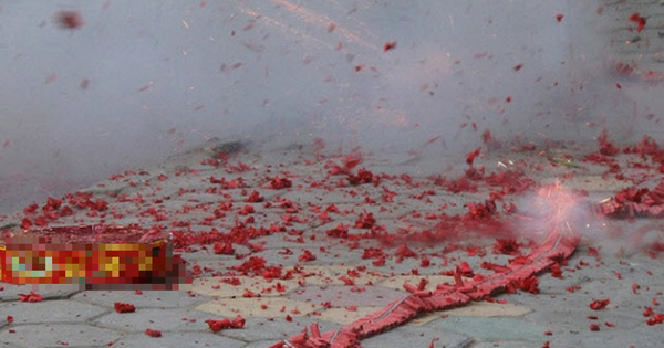 Tò mò xem pháo nổ, người đàn ông 46 tuổi đối mặt nguy cơ mù lòa vĩnh viễn