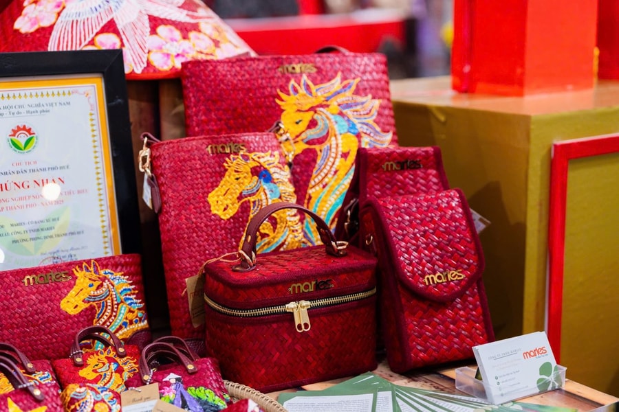 Dệt giấc mơ từ cỏ bàng xứ Huế