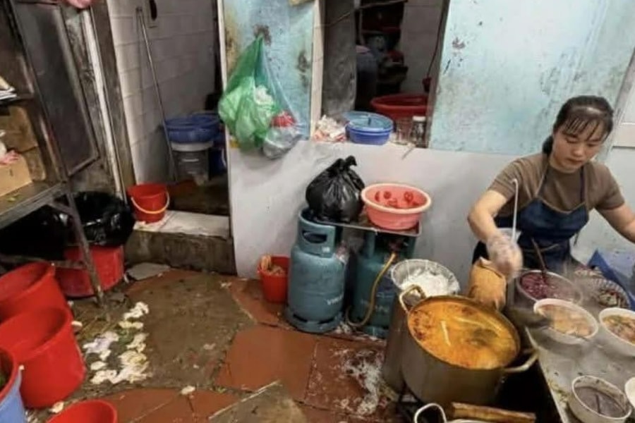 Đóng cửa quán bún riêu Hà Nội bị khách Trung Quốc chê 'kém vệ sinh'
