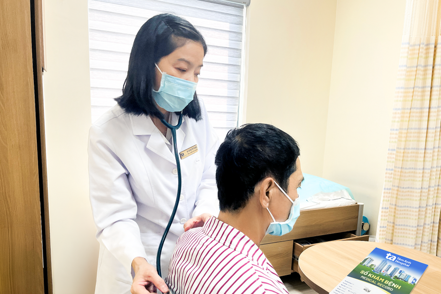 Khám đau cột sống bất ngờ phát hiện hẹp van tim