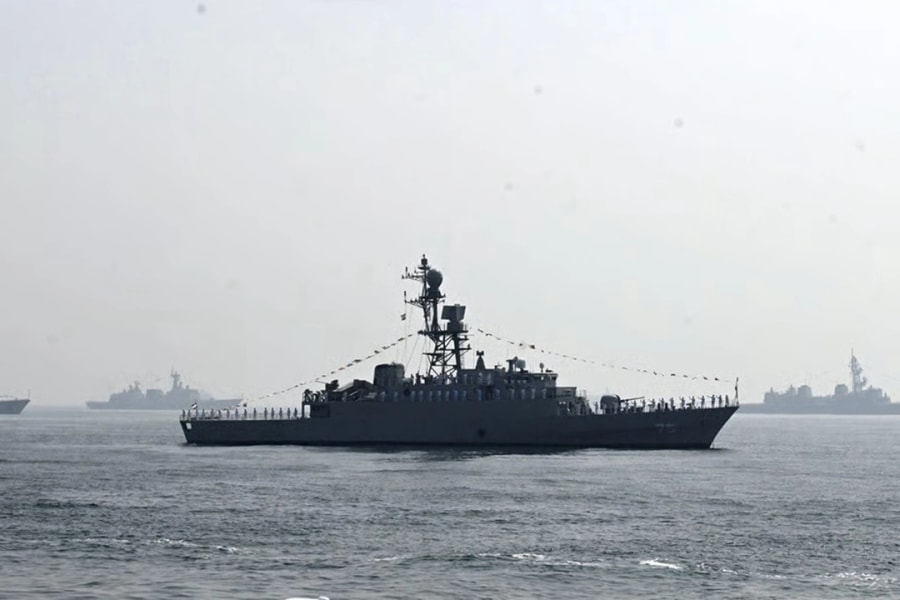 Lý do hộ vệ hạm Iran bất lực trước tàu ngầm Mỹ