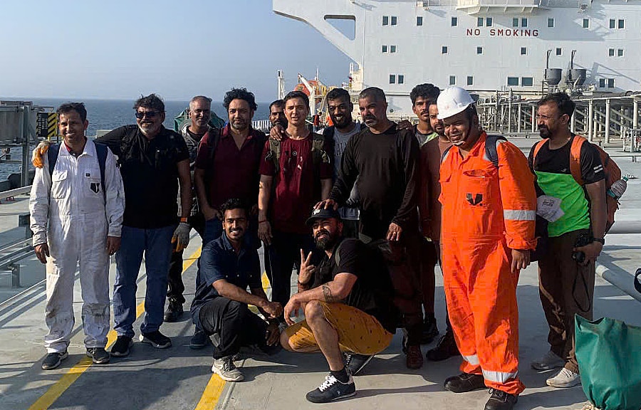 Thuyền viên Việt Nam cứu nạn tàu quốc tế bị bắn trên vịnh Oman