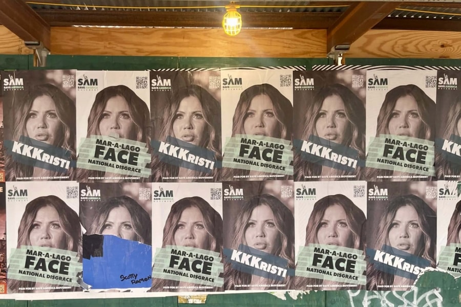 Tổng thống Trump sa thải thành viên đầu tiên trong nội các