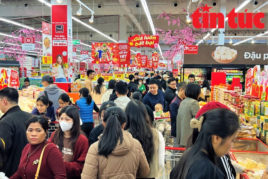 Kinh tế tháng 2: Sản xuất phục hồi, tiêu dùng sôi động