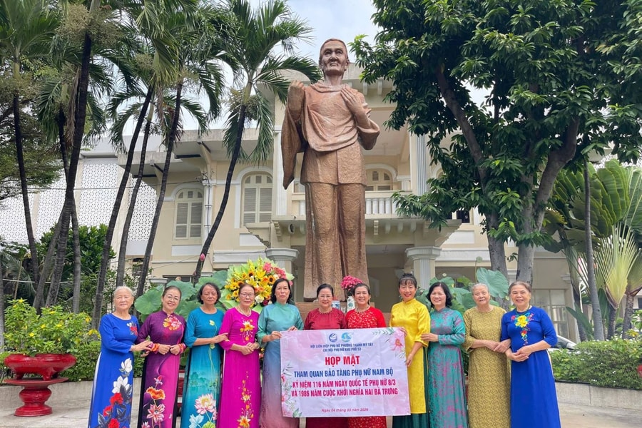 Lan tỏa vẻ đẹp áo dài trong đời sống đô thị