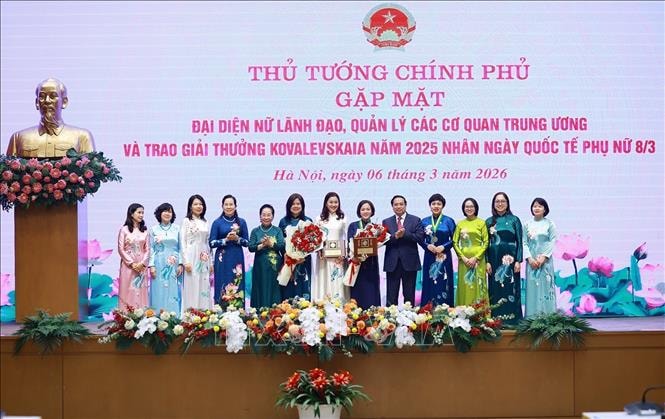 Thủ tướng Phạm Minh Chính đề xuất tổ chức giải thưởng 'Phụ nữ tài năng, sáng tạo và cống hiến'