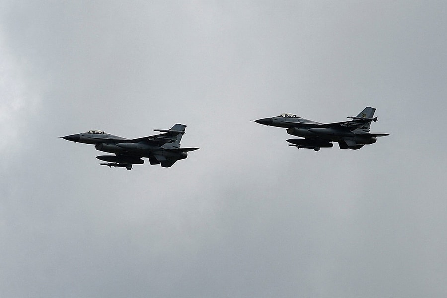 Cạn tên lửa, F-16 Ukraine phải dùng 'đạn phóng xịt' để đối phó UAV Nga