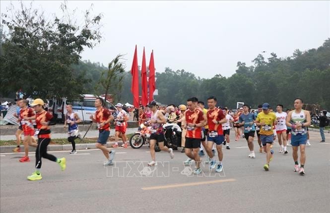 Giải bán marathon 'Côn Sơn, Kiếp Bạc - Hành trình di sản thế giới'