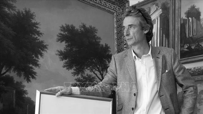 Facing the World và nụ cười Việt Nam: Câu chuyện đằng sau một phiên đấu giá