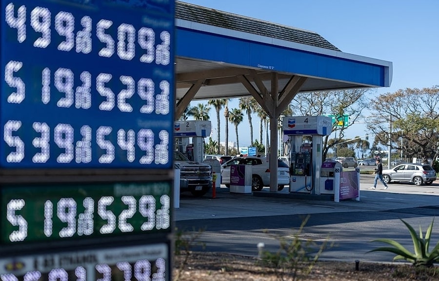 Giá xăng tại Mỹ tăng vọt vì xung đột ở Trung Đông