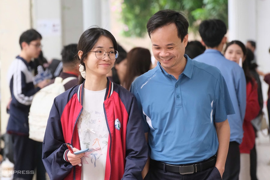 Đổ xô thi đánh giá năng lực, phòng rủi ro điểm thi tốt nghiệp