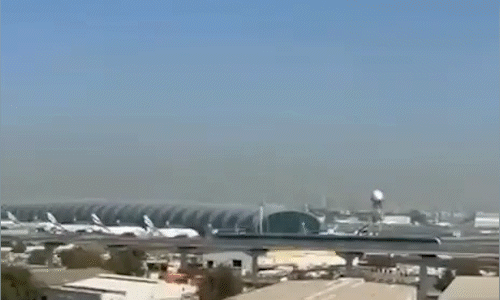 Khoảnh khắc UAV phát nổ khiến sân bay Dubai đóng cửa