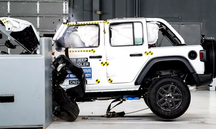 Jeep Wrangler không còn lật khi thử nghiệm va chạm