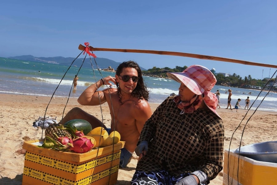 Lý do người bán hàng rong ở Nha Trang gây sốt toàn cầu